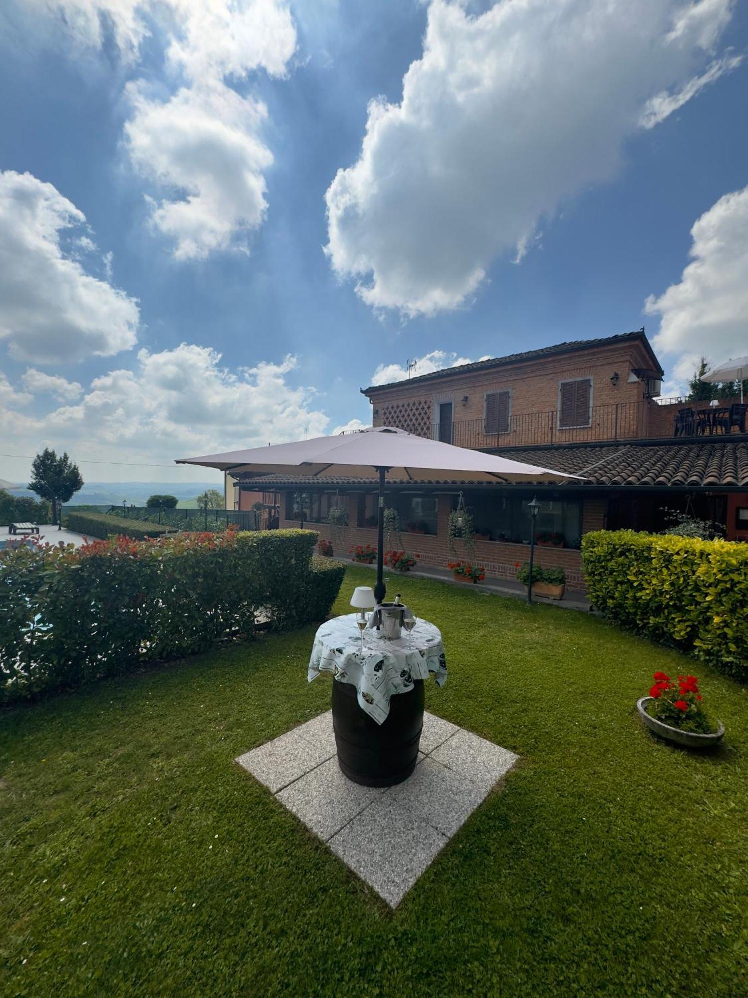 Locanda Osteria La Milonga Agliano Terme Exteriér fotografie